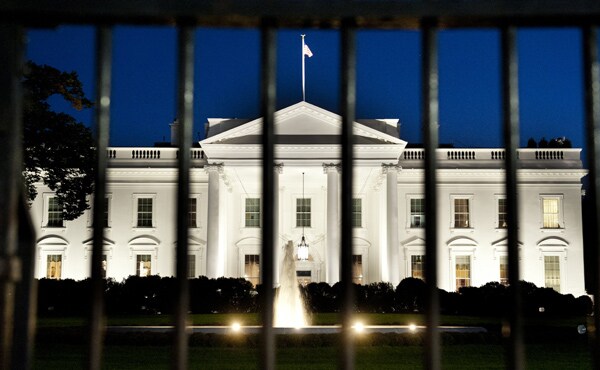 White House Fence Jumper Caught by Secret Service Dogs