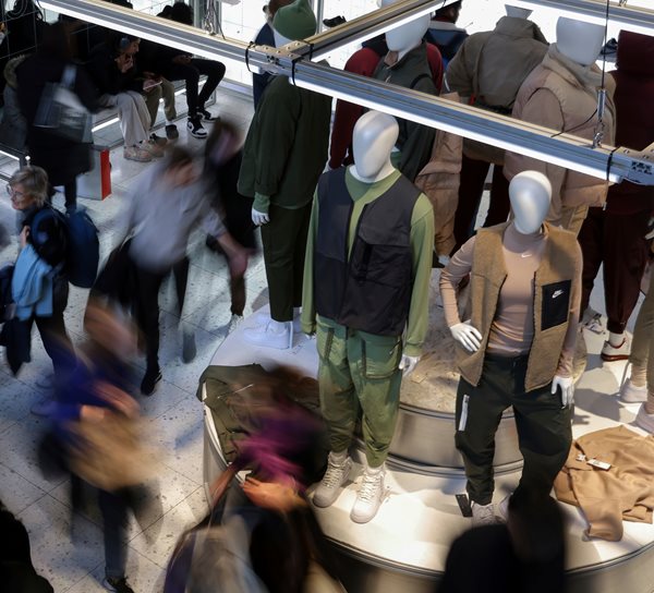 US Consumer Confidence Rises Further in November