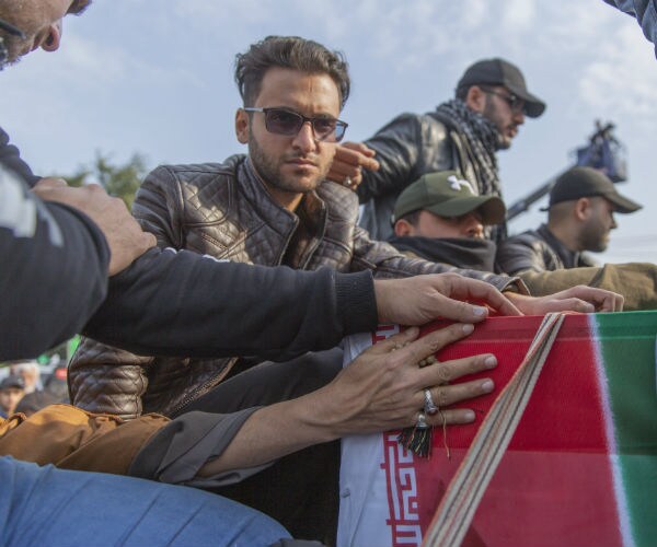 Tens of Thousands March in Baghdad to Mourn Soleimani, Others Killed in U.S. Air Strike