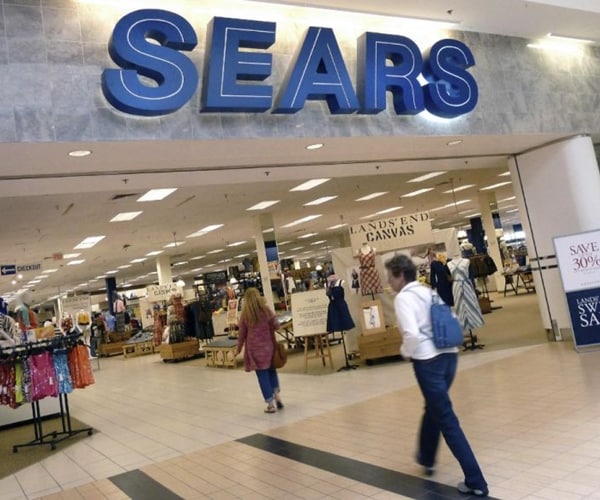 S&P Warns: Sears, 9 Other Public Retailers Most in Danger of Default