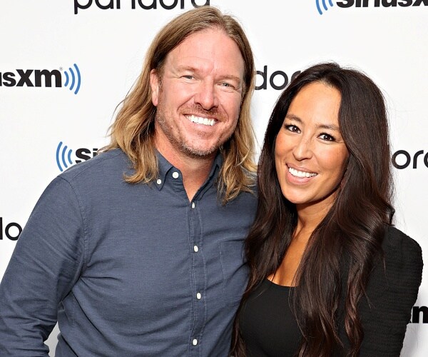 chip and joanna gaines pose for photo on red carpet