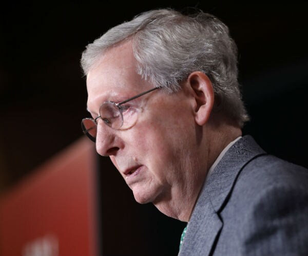 Aide: Sen Mitch McConnell Trips, Breaks Shoulder in Kentucky