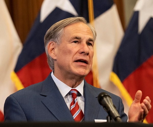 greg abbott speaks to press