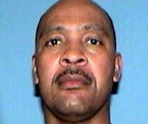 FBI Agents Shot Trying to Arrest Now-Dead Chicago Gang Leader