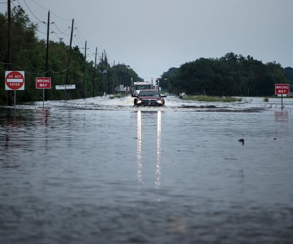 Death Toll Hits 22 as Harvey Swamps Louisiana, Eastern Texas 