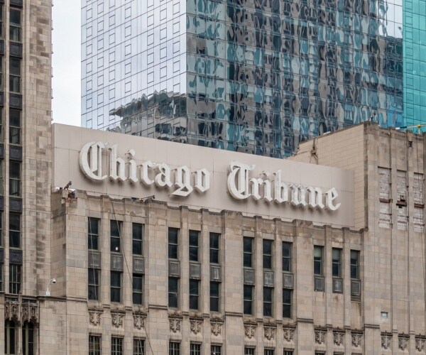 chicago tribune building is shown with other high rise buildings around it