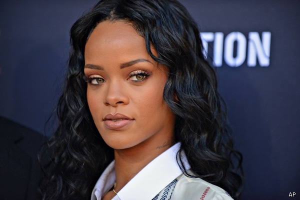 Rihanna Bankruptcy: Accountants Put Her in Red in 2009, She Says