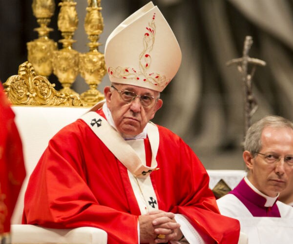 Pope Warns About 'Sin' of Defaming, Smearing Politicians