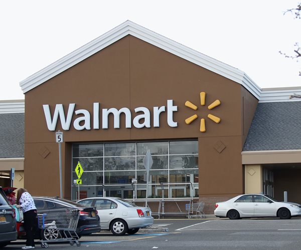 Walmart to Require Customers to Wear Masks at All Its Stores