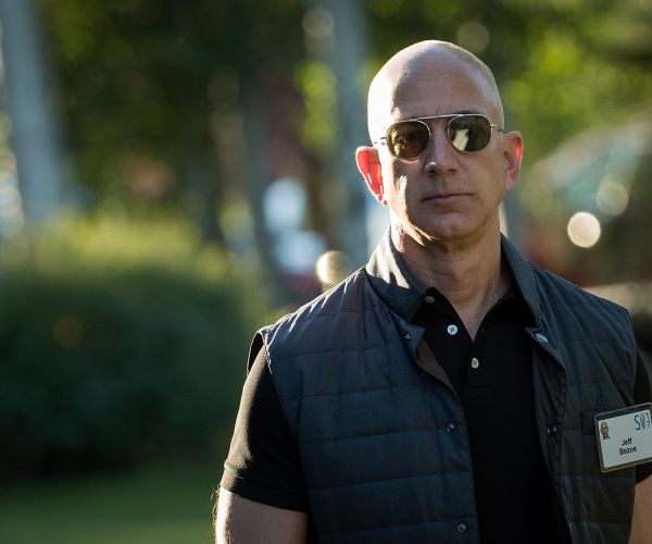 Jeff Bezos Loses $6B Overnight as Amazon Stock Dips