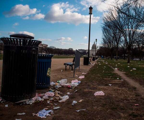 the mall in washington, d.c. is littered because of a partial government shutdown