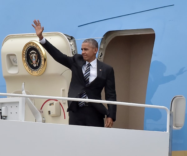 Obama's Final Air Force One Flight Speeds His Farewell