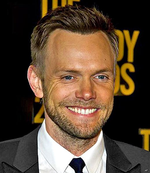 Joel McHale: Rumors of Being Gay Are False, Says Flattered 'Community' Star