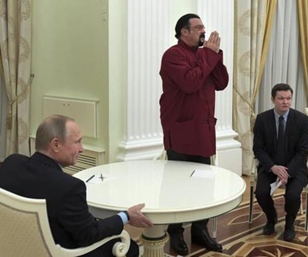 Putin Gives Russian Passport to US Actor Steven Seagal