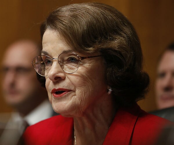 Feinstein Requests Info on Trump Campaign Aides' Russian Contacts