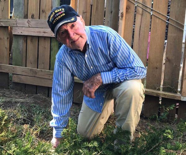 WWII Vet Takes a Knee in NFL Protest Solidarity, Goes Viral