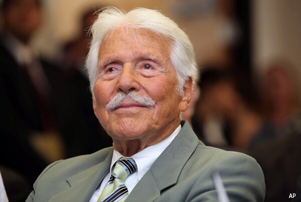 Efrem Zimbalist Jr. Dies: 'The FBI,' '77 Sunset Strip' Star was 95 