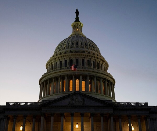 us capitol building at dusk