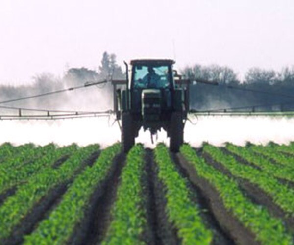 Robot Crop Pickers Limit Loss of US Farm Workers to Trump Wall