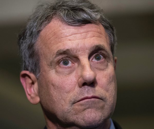 Sherrod Brown Critical of Other Dems in Swing Through Iowa