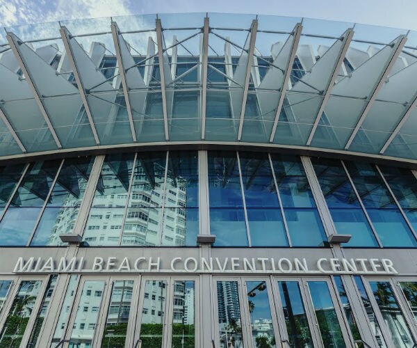 the front of the miami beach convention center is shown