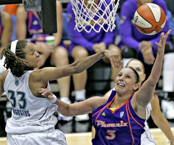 Diana Taurasi Fouled for Kissing Seimone Augustus During WNBA Game