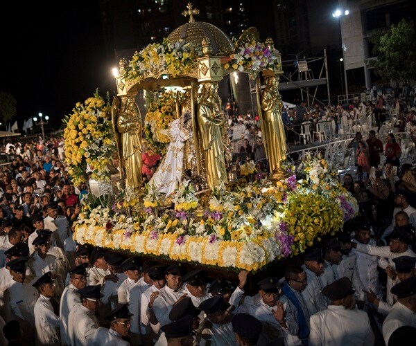 Many in Venezuela's 2nd City Turn to Prayer, Not Politics