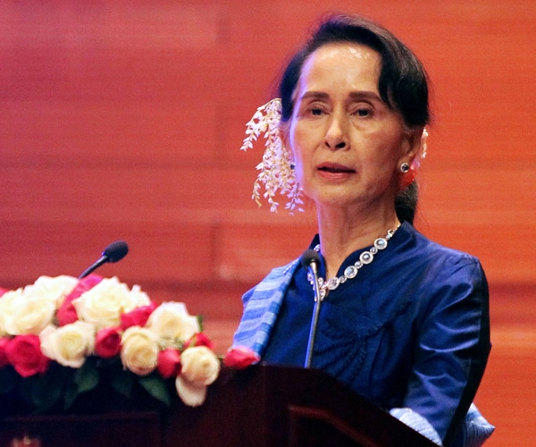 Aung San Suu Kyi, Nobel Laureates Say, Should Address Rohingya Abuses