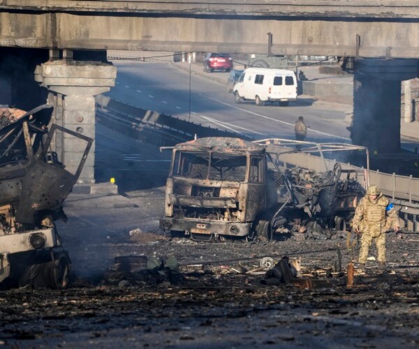 Explosions, Gunfire Rock Kyiv as Russian Forces Close in on Capital