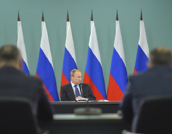 Russia Secret Nuclear Weapon Glimpsed Over Putin's Shoulder