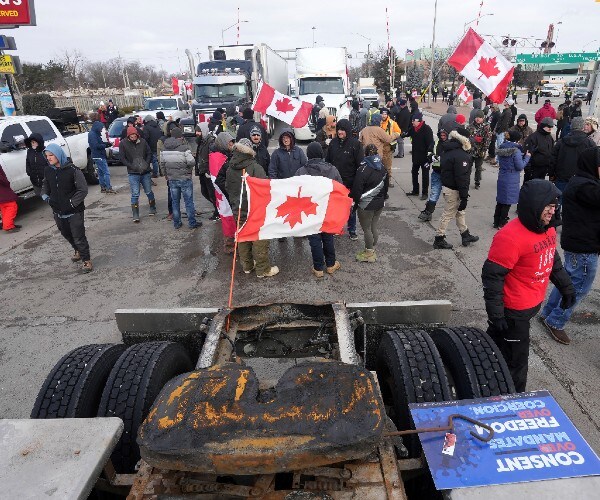 truckers start moving away from their protest spots