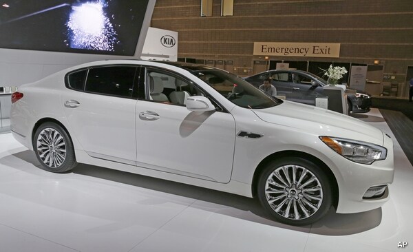 Kia K900 V8, Carmaker's First Luxury Sedan, Will Cost Nearly $60K