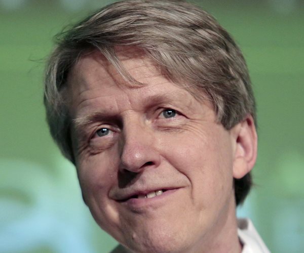 Warren's Wealth Tax Probably Doomed, Nobel Winner Shiller Says