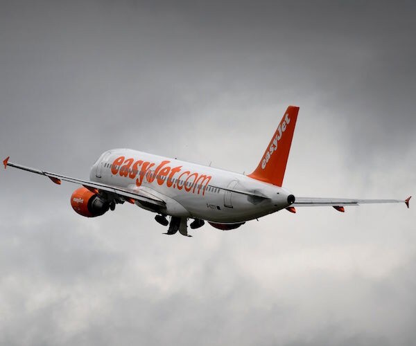 Airport Worker Punches Passenger for Complaining About Delay