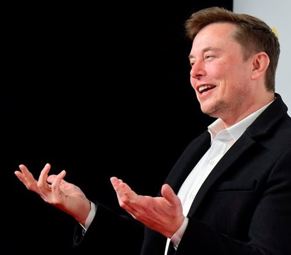 Elon Musk, WHO Chief Spar on Twitter