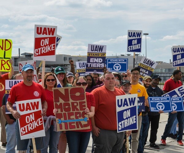 US Auto Workers Strike Against Detroit Three Enters Third Day