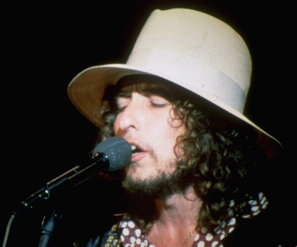 Bob Dylan, a Nobel Laureate Singer-Songwriter of US Lit