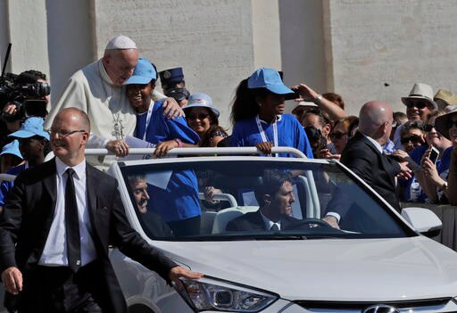 Pope Hails Volunteers on Eve of Mother Teresa Sainthood