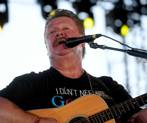 Country Singer Joe Diffie Dies of Coronavirus Complications