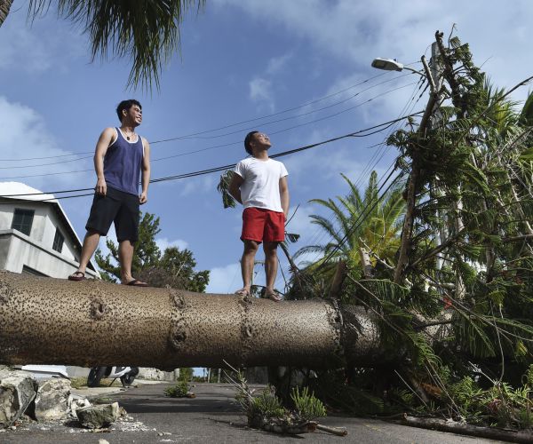 Hurricane Cuts Power in Bermuda