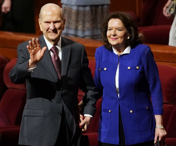 Mormon Leaders Talk Spirituality, Not Changes, at Conference