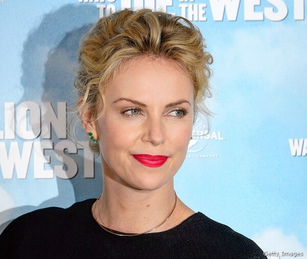 Charlize Theron Pinkberry: Actress Leaves $96 Tip for $3.75 Treat