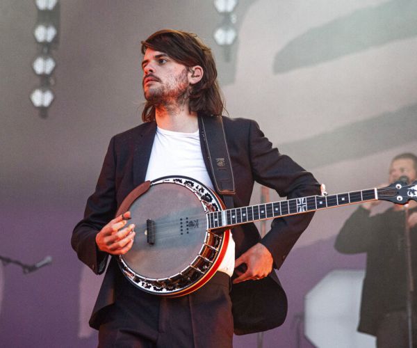 Mumford & Sons Guitarist Marshall Quits Band to Speak Openly About Political Issues