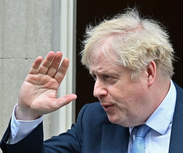 England Plans to End COVID Isolation Mandate by March: Johnson