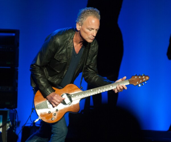 Lindsey Buckingham Fired by Fleetwood Mac