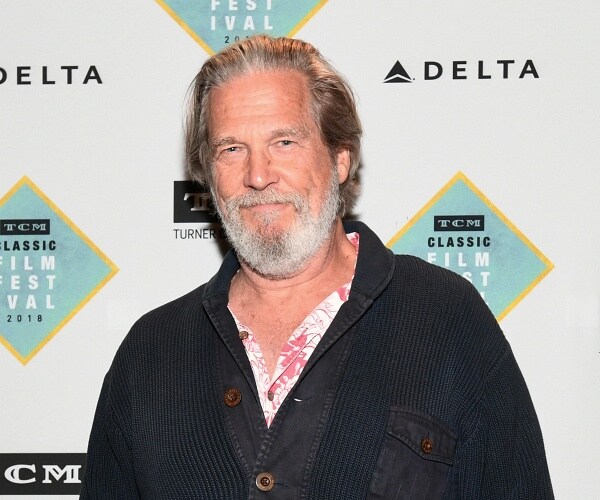 jeff bridges attends premiere