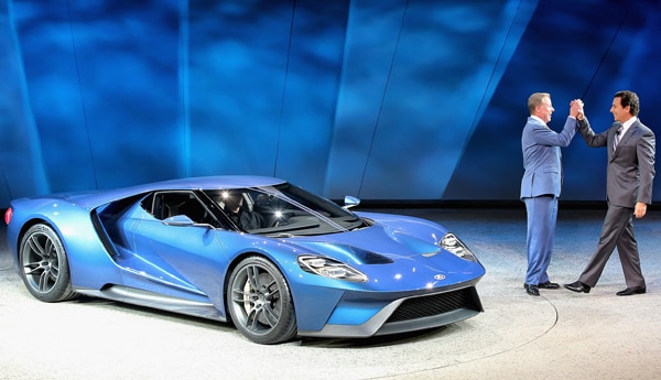 New Ford GT Supercar Makes Its Debut at Detroit Auto Show