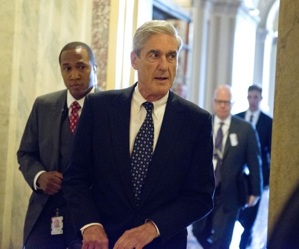 Dershowitz Slams Mueller for Cobbling Together Impeachment Case on Tweets