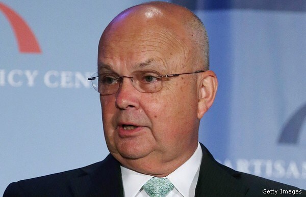 Train Passenger Eavesdrops on Gen. Hayden, Shares on Twitter