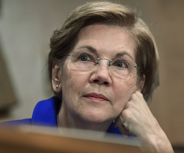 Sen. Elizabeth Warren Backs DOJ in Blocking AT&T-Time Warner Merger